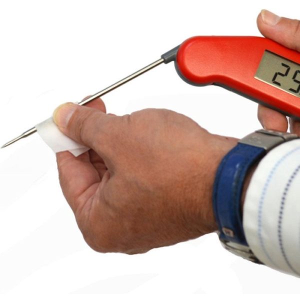Nettoyage de la sonde avec lingette humide anti-bactérienne à usage unique. Efficace contre la salmonelle et la listeria